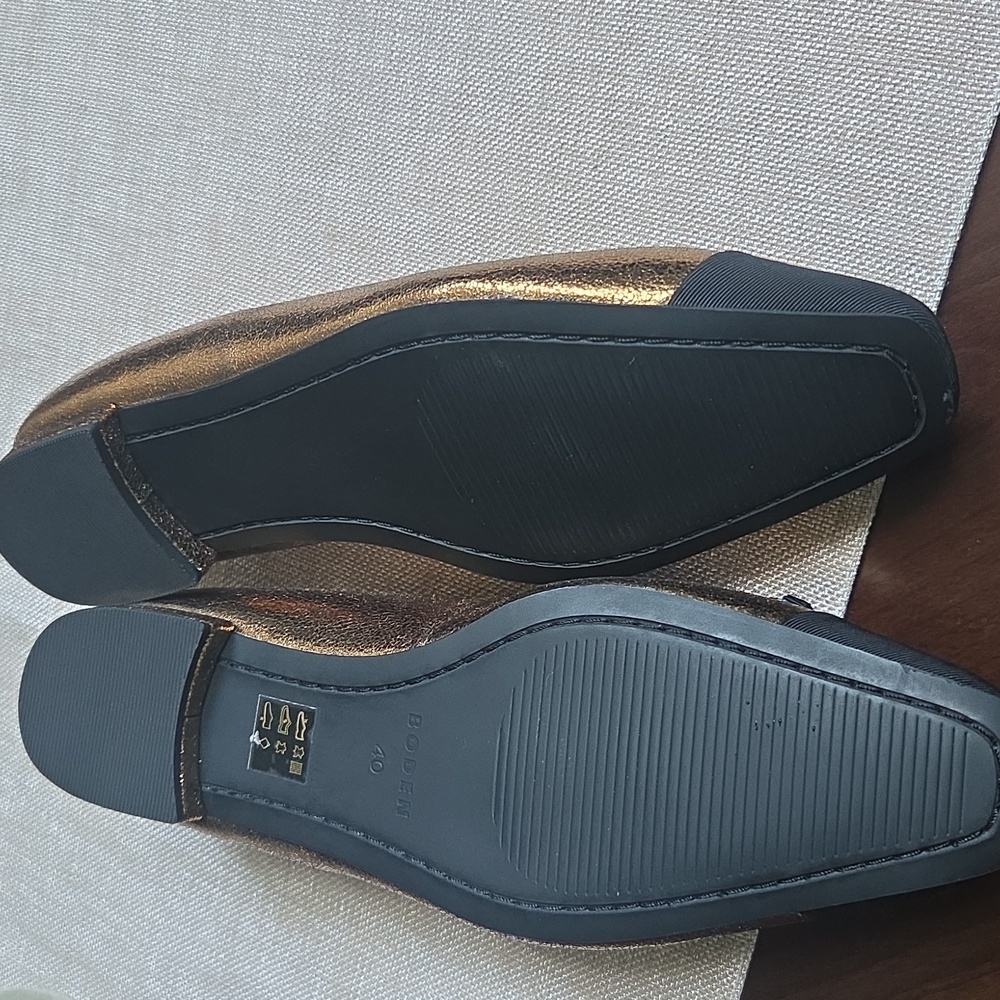 Boden Gold and Black Bow Flats. NWT. Beautiful! - Picture 10 of 11